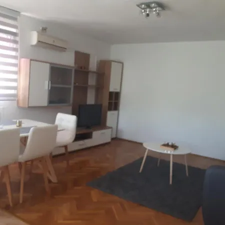 Apartman Nikola 2 *